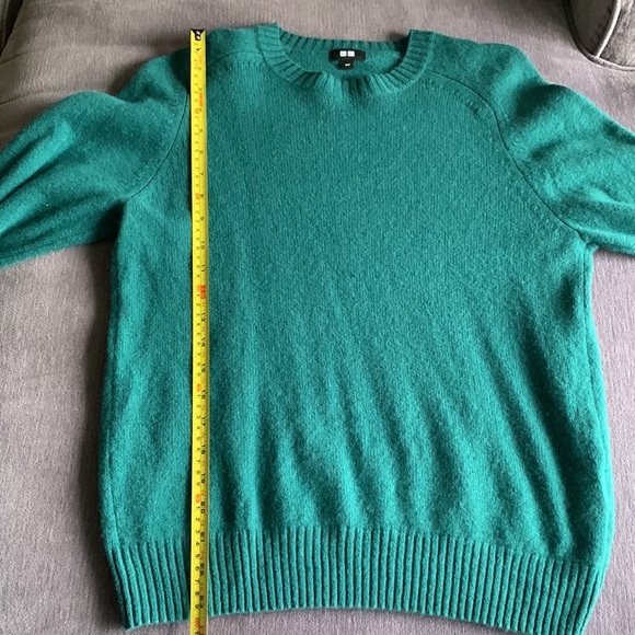 Uniqlo Premium Lambswool Sweater - Picture 6 of 16